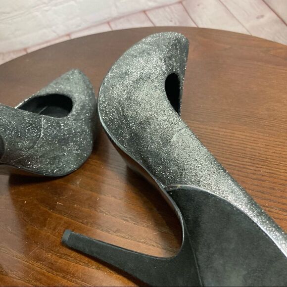 7 BCBGENERATION grey shimmery suede platform pumps - Picture 6 of 9